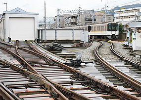 阪神本線から基地に続く線路