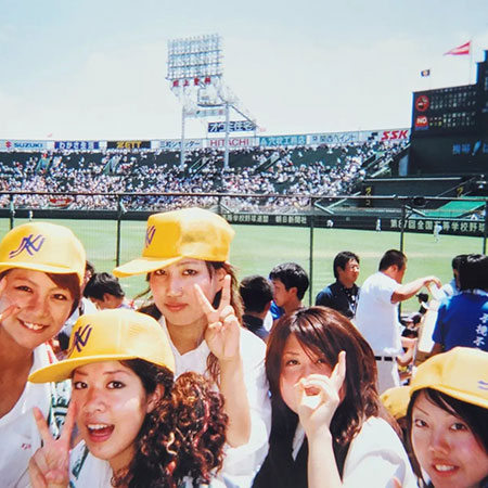 通っていた高校が夏の甲子園へ出場したので、初めて阪神甲子園球場へ行きました！野球部の部員達に校訓である「不撓不屈の精神(めげない精神)」をみせてもらいました😍