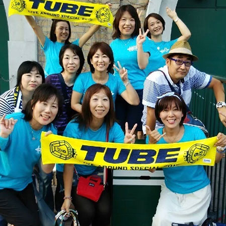 毎年TUBEライブの甲子園で集まっていた仲間達。最幸な笑顔です!この日を最後に甲子園では会っていません（;  ;）またこの場所でこうやって仲間達と写真が撮れますように(^^)v