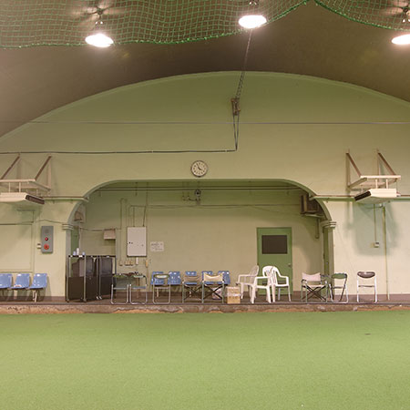 アルプススタンド下の「旧室内温水プール（３塁側）」が「室内練習場」に改修