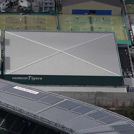 「新室内練習場」新設（1974年に「テニスコート」を移設した場所。写真は2009年の航空写真。）