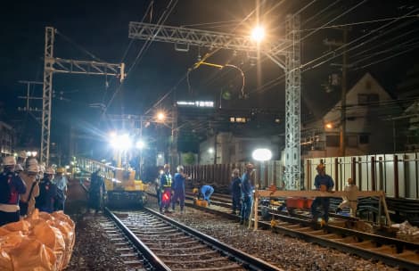 工事に使用する重機を入線