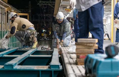 福駅（上り）仮駅舎の改札と旧ホームにつながっていた通路の撤去作業