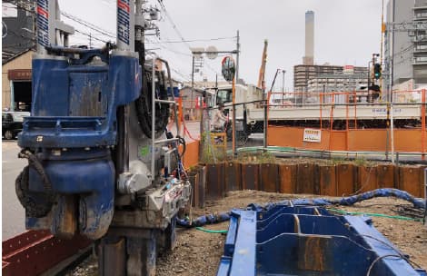 土が崩壊しないように仮設材を設置（福駅周辺）