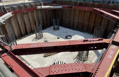 橋台の基礎部分を構築