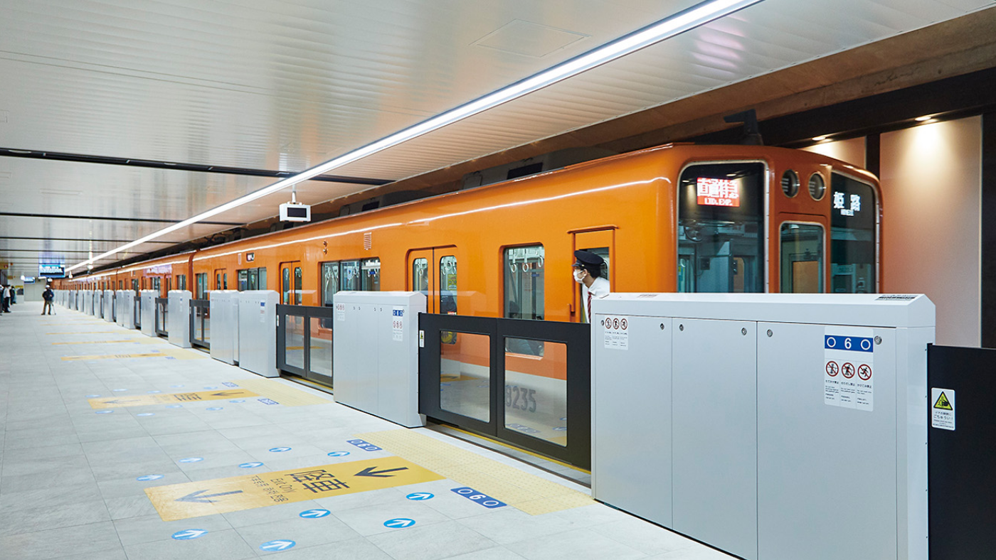 ホームドア（大阪梅田駅１番線ホーム）
